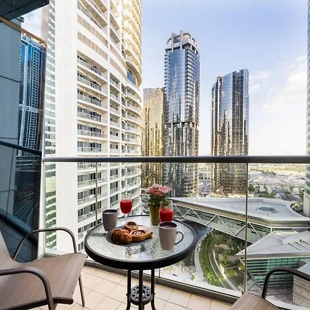 La Buena Vida: Luxe Lakeview Apartment Near Metro Dubai Exterior photo