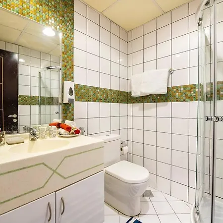 La Buena Vida: Luxe Lakeview Apartment Near Metro Dubai Exterior photo
