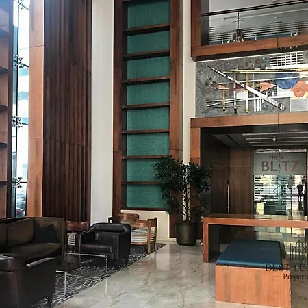 La Buena Vida: Luxe Lakeview Apartment Near Metro Dubai Exterior photo